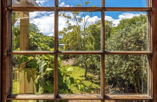 Oneroa House | Wisteria Cottage - A Hidden Oneroa Escape