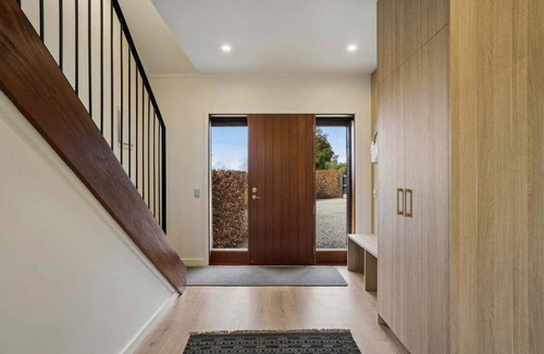 Wanaka House | Wisteria Cottage by Sotheby's Luxury Rental Homes