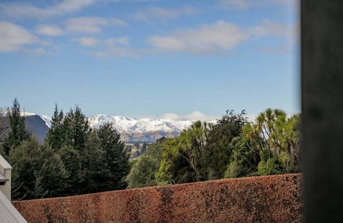 Wanaka House | Wisteria Cottage by Sotheby's Luxury Rental Homes