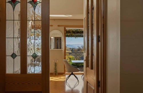 Blenheim Apartment | Wisteria Retreat | Boutique Stay w/Views & Sauna