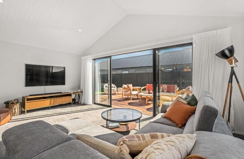 Lowburn House | Wooing Retreat - Cromwell Holiday Home