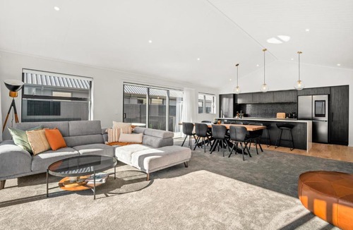Lowburn House | Wooing Retreat - Cromwell Holiday Home