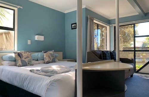 Paraparaumu Beach Hotel | Wrights By The Sea Motel