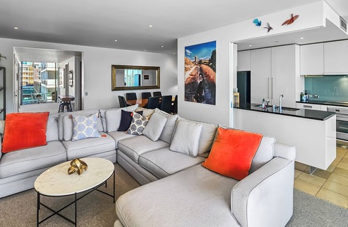 Auckland Central Business District Apartment | Wynyard Escape | Viaduct 3-Bed Apt. | Pool & Gym