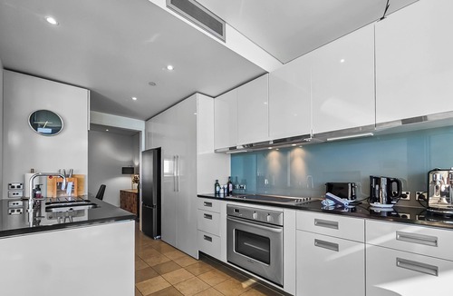 Auckland Central Business District Apartment | Wynyard Escape | Viaduct 3-Bed Apt. | Pool & Gym