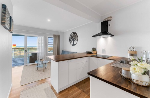 Papamoa Beach Apartment | Your Beachfront Hideaway Studio