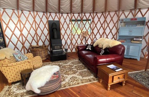 Colac Bay Cottage | Yurt at Colac Bay