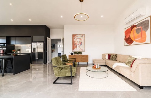 Wigram House | Zenith Escapes | 4BR | Hot Tub + Games + Parking