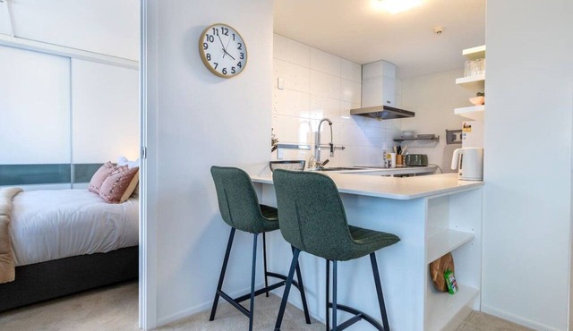 1 Bed CBD Apartment | Private Balcony & Carpark in Christchurch