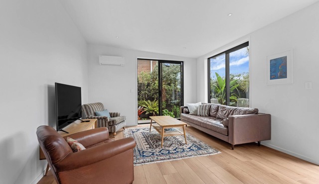 3-bedroom Narrow Neck apartment, Ground Level in Narrow Neck
