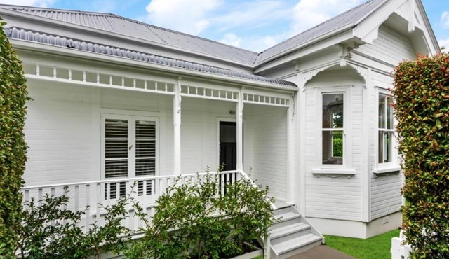 30 Seconds to Eden Park, Hot Tub, Sleeps 6 in Auckland