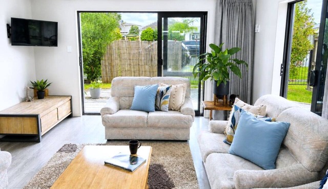 3BR Home Parking Sleeps 6 Near Transport in Panmure
