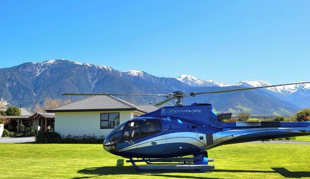 6 bedrooms, 5 bathrooms, 8 beds, Hot Tub, Spectacular Mountain views & Gardens in Kaikōura