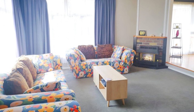 7mins to the supermarket, tidy&lovely home like yours in Springfield