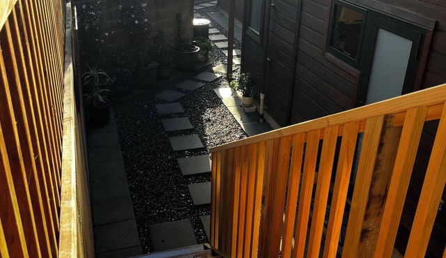 A 3-bedroom Coastal Garden Retreat on the Hibiscus Coast with spa and sauna. in Whangaparaoa