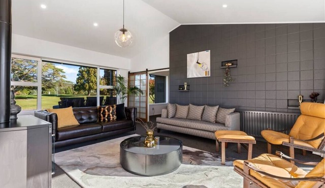 Above Par Golf Course Villa with Hot Tub 4bd3.5bth in Rotorua