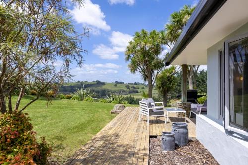 Above the River Karapiro Bed & Breakfast