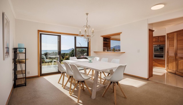 Absolute Beach Front Luxury Holiday Home Swim Beach Spectacular Sunsets in Paraparaumu