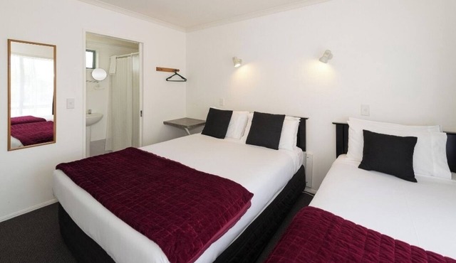 Accolade Motel
