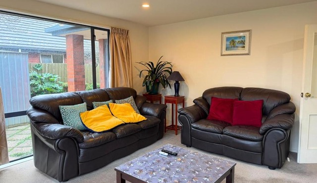Affordable 4BR Home Near Airport Sleeps 8 in Christchurch