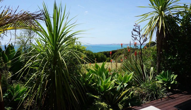 Ahi at Koru Lodge – Private Spa Pool & Sea Views in Raglan