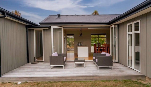 Alpine Views Retreat in Wanaka - Family Friendly in Wanaka