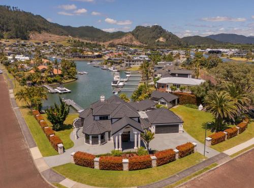 Amalfi - Pauanui Holiday Home in Pauanui