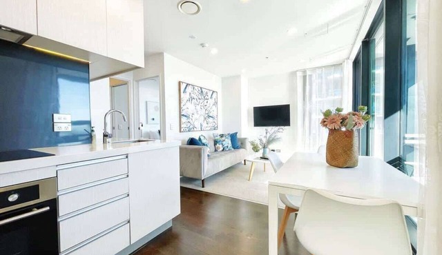 Amazing Harbour & Sea View 2Bd & 2Bth with Aircon Near Skytower & Britomart