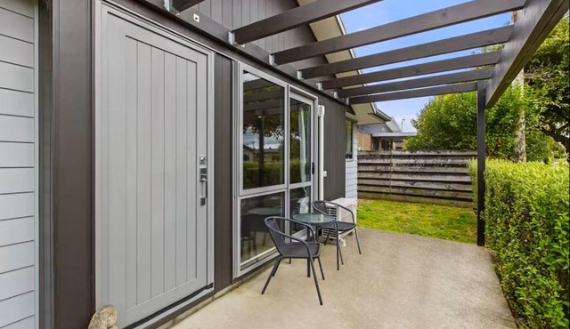 An elegant 2-bedroom house in Hamilton central.