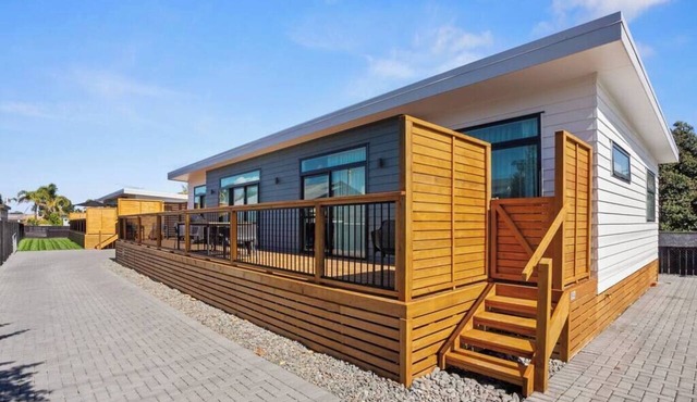 Another on Leo! | Prime Location, 200m to Beach in Waihi Beach