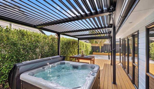 Aqua Vista Seaside Retreat in Tauranga