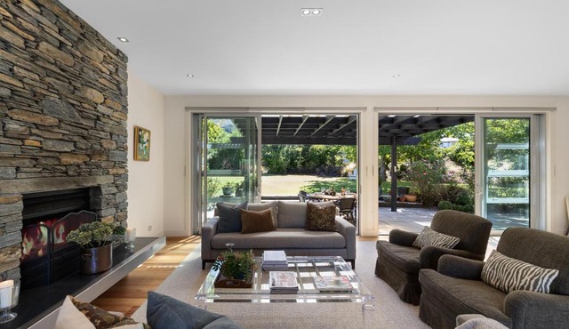 Arrowtown Home near Golf, Biking & Walking Trails in Queenstown