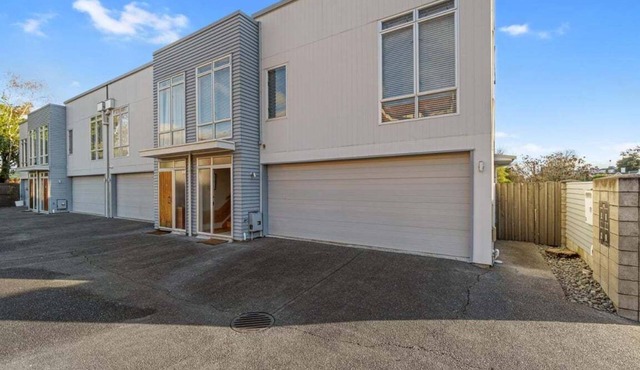 At Home on Dawson - Hamilton