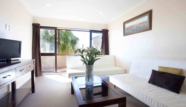 Auckland Airport Kiwi Hotel in Auckland