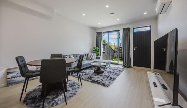 Auckland Airport Retreat in Auckland