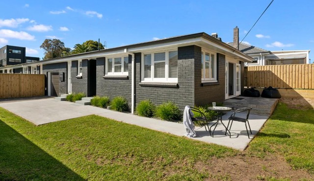 Bach on Pitau - Mt Maunganui Holiday Home in Tauranga