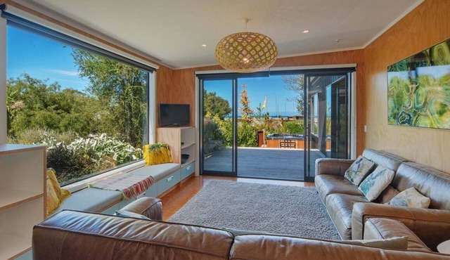 Bach7 by the Sea - Spa Pool, Views, Walk to Beach! in Kaiteriteri - Mārahau