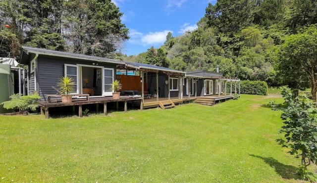 Back of Beyond - Lake Rotoehu, Kayaks, Sleeps 6