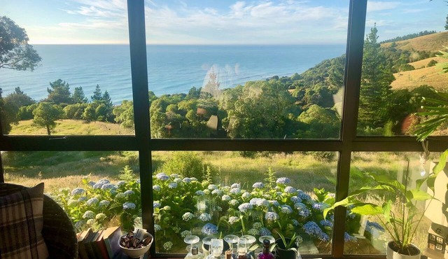 Bang for your buck, Sanctuary, Sea & Starry nights, 5 minutes from Gore Bay! in Domett