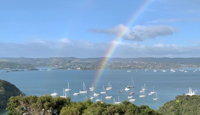 Bay of Islands, gorgeous view and home. Stunning home overlooking Kerikeri Inlet