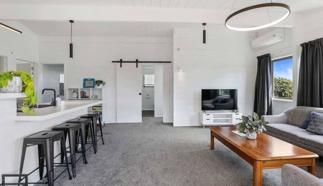 Be Rude Not To - Walk to Redwoods, Sleeps 7