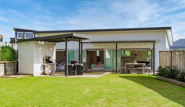 Beach Time - Modern, sunny home close to amenities, a great place to relax and watch the kids play
