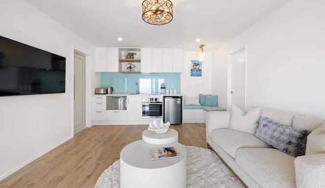 Beachfront Studio - Ocean Views - Bell Block