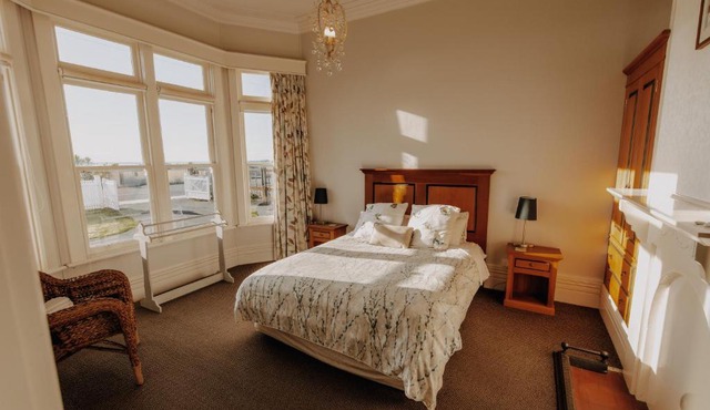 Beachfront Villa, Spacious, Mountain Outlook - KK87184 in Kaikoura