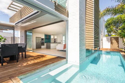 Beachside Retreat with Private Pool in Tauranga