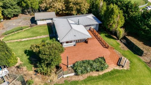 Beachview Bliss - Clarks Beach Holiday Home in Auckland