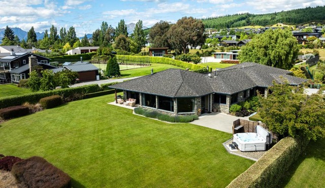 Beacon Point Lakeview Escape - Spacious - Stylish in Wanaka