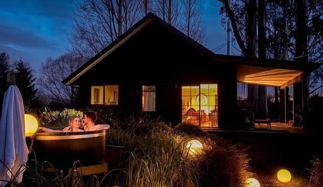 Beautiful Eco-Retreat with Hot-Tub and Breathtaking Countryside Views Geraldine Downs, Canterbury in Geraldine Downs