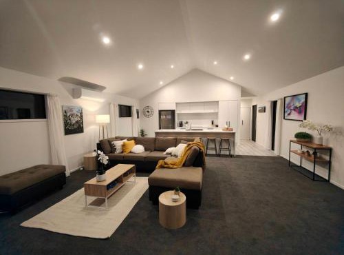Beautiful Home with Parking 5 Mins to One NZ Stadium in Christchurch