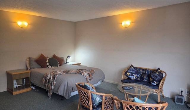 Bellbird Hideaway - Fireside Studio in Hanmer Village in Hanmer Springs